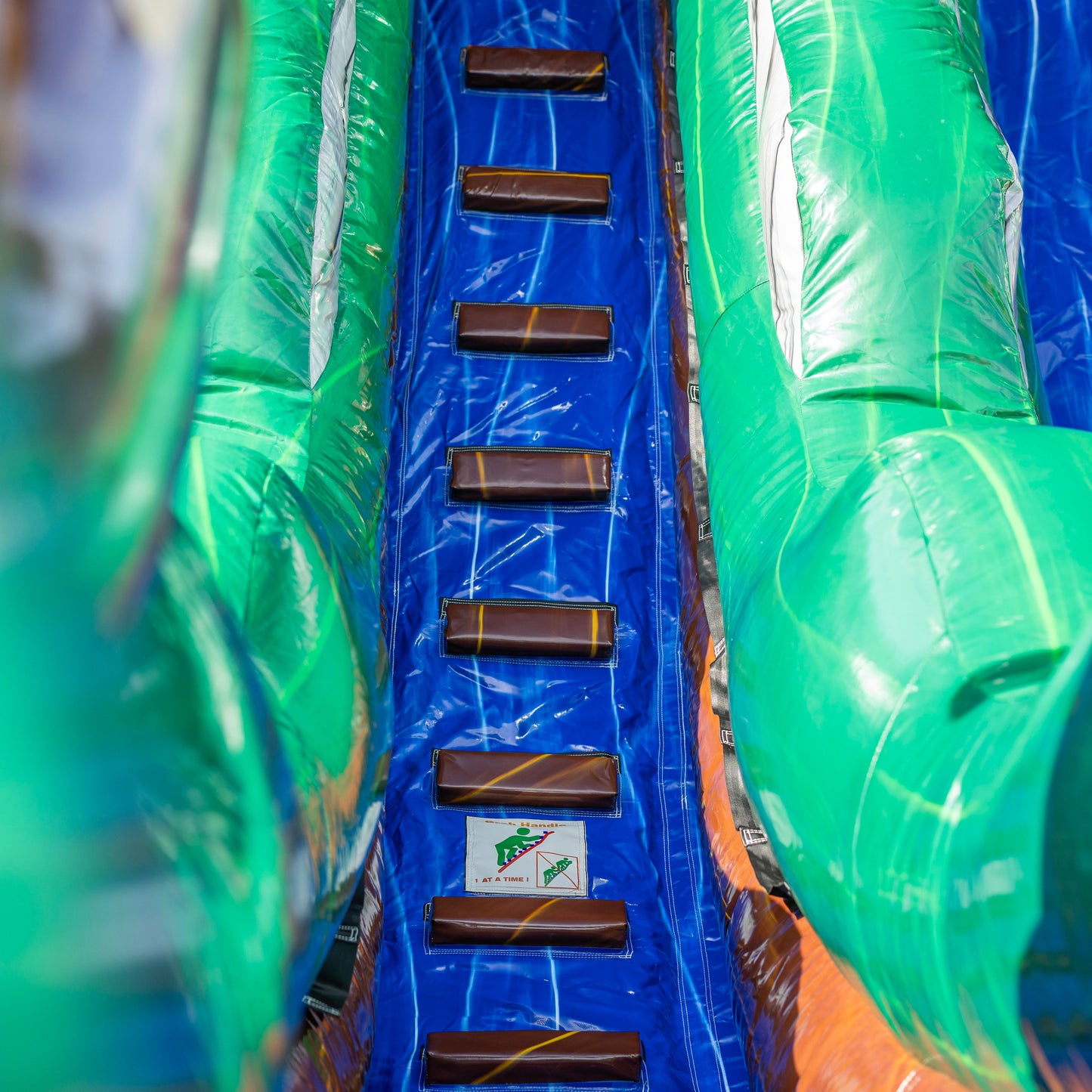 18Ft Emerald Tsunami Single Lane Slide